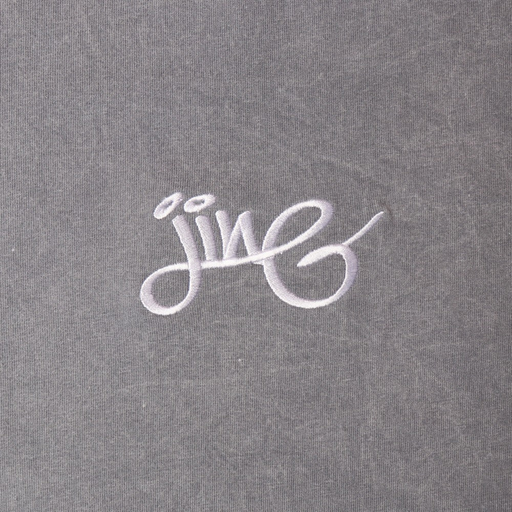 JIN-G SIGNATURE EMBROIDERED TEE WASHED GREY
